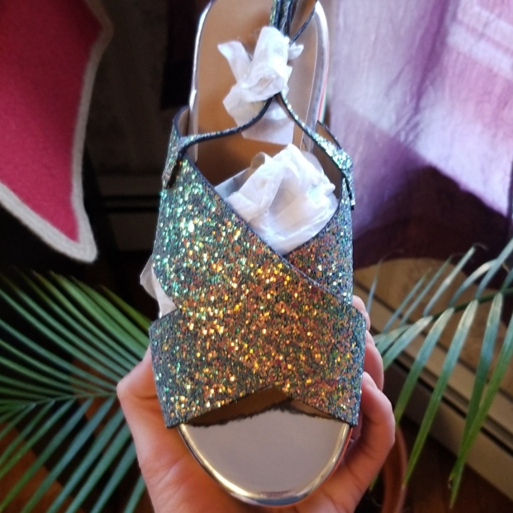 🎉HP🎉 LAST size 6🌈 Rainbow crisscross sandals - Picture 3 of 4